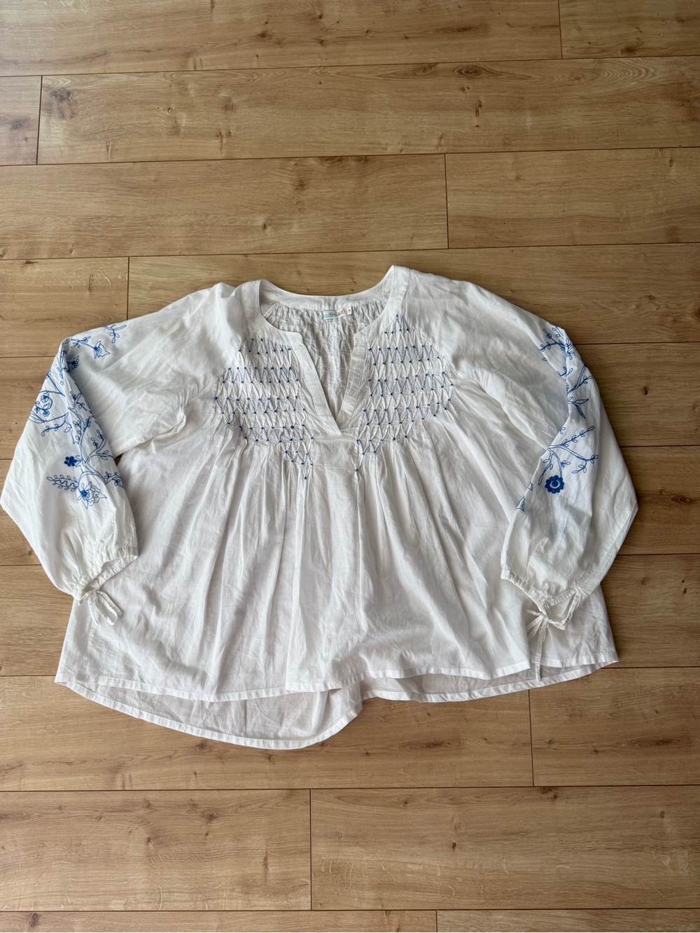 Anthropologie Mer + Lune Embroidered Boho Top White Blue Peasant M